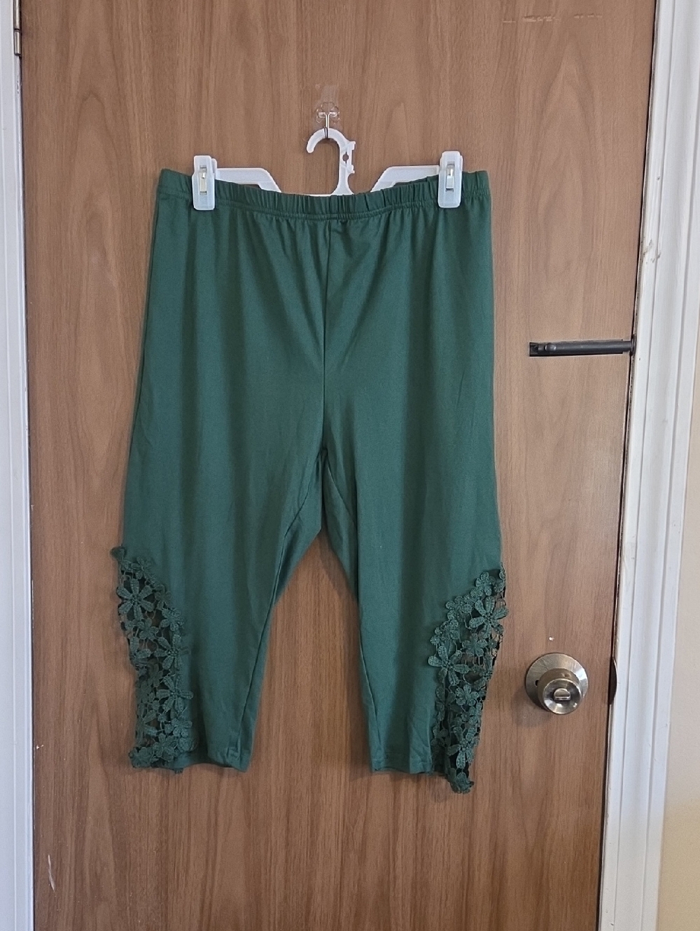 Dark Green Capri Leggings with Lace Trim